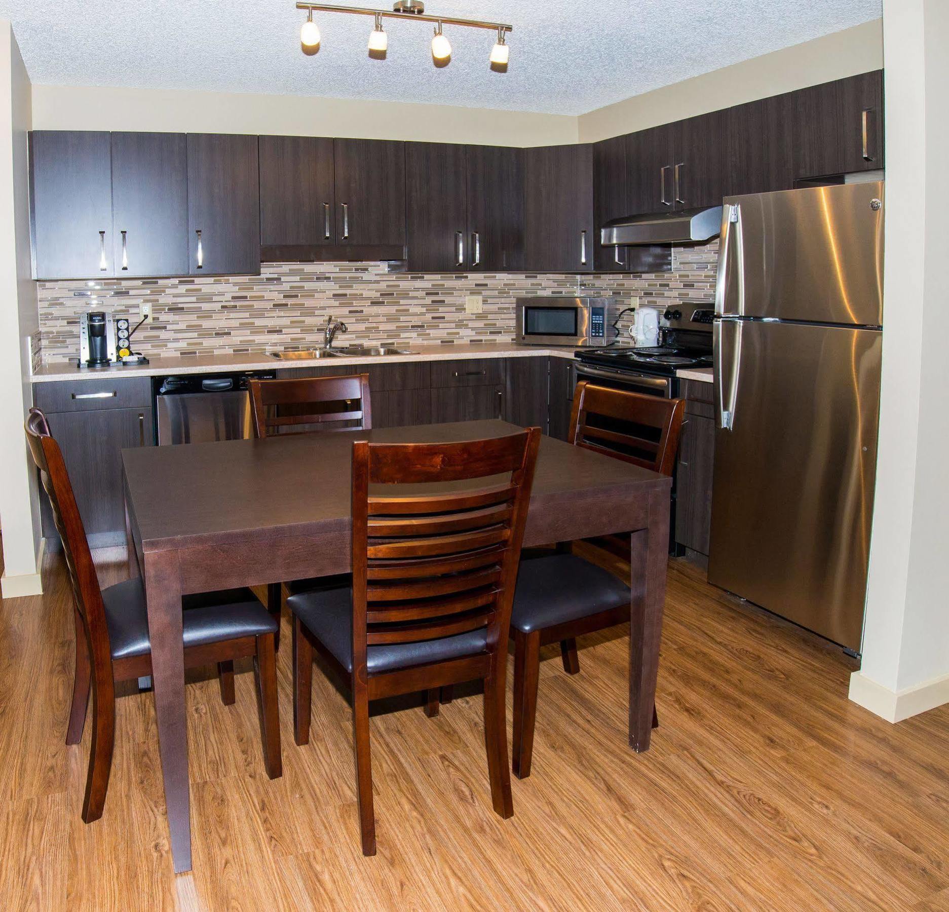 Capital Suites Yellowknife Ngoại thất bức ảnh